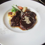 キャラント キャトル - 牛ロースステーキ（エシャロットソース）かなりのボリュームあり。