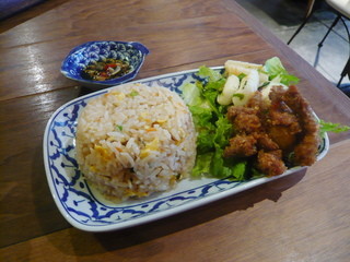 Bansukotai - 焼き飯+イカのサラダ+豚の唐揚げ