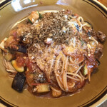 커피&비어 비 브릿지 - 양고기와 여름 채소의 토마토 소스 스파게티 800엔