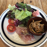 커피&비어 비 브릿지 - 전채 샐러드 200엔