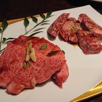 黒毛和牛焼肉 虎斑 北新地店 - 厳選部位タレ2種