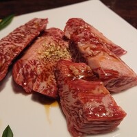 黒毛和牛焼肉 虎斑 北新地店 - ハラミ