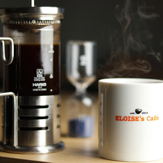 地元山梨県の竹炭で焙煎した香り高い「八ヶ岳ブレンドコーヒー」