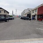 Hidebarukicchimpomu - テナント店舗外観と駐車場