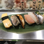 魚がし日本一 立喰寿司 - 玉子隣の炙りがうまかった