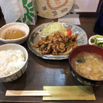 家庭料理居酒屋 よってって - 豚の焼肉定食500円！今日もお見事！