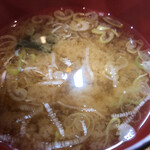 家庭料理居酒屋 よってって - 今日はワカメ入りの味噌汁。いつもと違いましたが、
      
      何の問題も無く、うままままー！