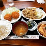 Tokujirou Shokudou - おまかせ定食(カニクリームコロッケ 、生姜焼き、肉豆腐)    ¥902-