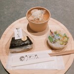 Onigiri Kafe Ume No - ヘルシーセット(鶏そぼろ)/お野菜たっぷりけんちん汁(小)/副菜)