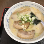 Fukushin Shimo Akatsukakitaguchiten - とんこつラーメン（チャーシュー2枚無料）税込500円