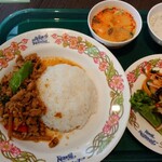 タイ国料理 ゲウチャイ - ゲウチャイセット1100円(税込)2021年訪問
            バジル炒め御飯