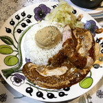 ドイツ料理 ピラミッド - 「ソーセージカレー」890円＋「ルー中辛（キーマとハーフ＆ハーフ）」50円