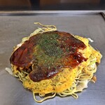 ボンボン - 豚肉・玉子入りそばに大葉とチーズトッピング