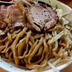 ラーメン荘 地球規模で考えろ - 麺とチャーシュー