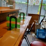 ラーメン荘 地球規模で考えろ - 珍しく空いてる店内