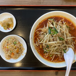 Mampuku Gyouza Bou - マラ麺セット 830円(税込)
                        ※ライス、ラーメン大盛り無料
                        2021年9月14日昼