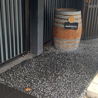 ヒカリヤ ニシ - 