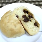 天然酵母 パン屋 そら豆 - ＊大納言豆入り、有塩バター使用。軽い塩味で食べやすいパン。