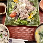Ootoya - 彩り野菜と、梅じゃこごはんと野菜たっぷりみそ汁で華やか。