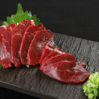 極上馬肉の赤身刺し