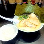 横浜家系ラーメン 魂心家 - 631ラーメン　￥950　(大盛＆ライス無料)