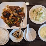 餃子屋 - 牛肉と野菜の黒コショウ炒め定食