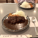 福家 - 向かいの連れもカツカレーにしました。