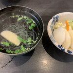 鰻家 - お吸い物、おしんこ付き