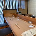 河玄 - カウンター席　手前に本来のメニューが見えます