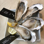 ザ オイスタールーム 名古屋ラシック店 - 北海道産生牡蠣