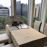 ザ オイスタールーム - 窓際の席を用意してくれました♡