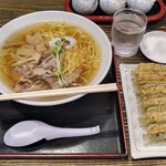 手作り麺 めん僮楽 - 冷鳥中華(期間限定)+焼きギョウザ