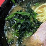 ラーメン 杉田家 - ほうれん草。