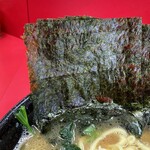 ラーメン 杉田家 - 海苔増しは5枚90円。
