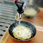 讃岐うどん 上原屋本店 - かけダシもセルフ