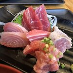 三崎まぐろ専門店 Tunaがる - 各部位 新鮮そのもの。中落ちも すき身ホンモノ旨旨！