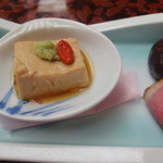 ゴマ豆腐とローストビーフ