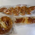 パン工場 - 料理写真:この日は並んだパンの中から３つを選んで自宅に買って帰りました。