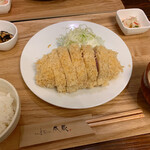 とんかつ成蔵 - 特ロースカツ(180g)定食