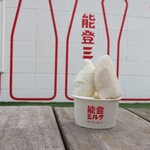 能登ミルク本店 - ダブルのジェラート 