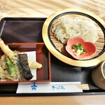 日本料理 れいめい庵 - 料理写真:大海老天ぷら冷やしうどん¥1,000