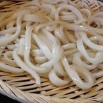 庵 - 硬めの食感が持ち味