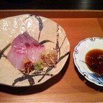 濱壹 - （奥）かんぱち（右手前）めじなの炙り（左手前）ころだい