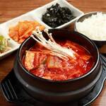 Kimchi jjigae set meal