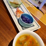 農家レストラン 森の栞 - ランチのスープと前菜三種類