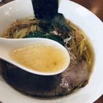 貝と地鶏だしのらぁ麺 ちょろ - 醤油ラーメンスープリフト\(//∇//)\