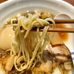 なだへこ いりこ出汁ラーメン専門店 - 細麺はデフォで硬め　　味玉は丸々一個