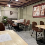 h Pasu tan - 和モダンで仕上げた店内はテーブル席4つの開放的な空間です
