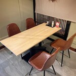 Pasutan - 4名席のテーブル