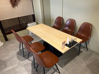 Pasutan - 6名席のテーブル